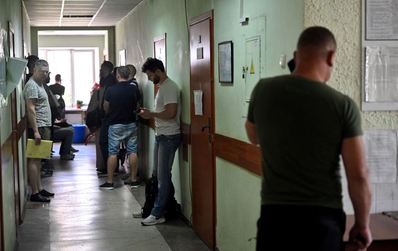 Гарячі лінії Територіальних центрів комплектування (ТЦК) були оновлені по всій Україні: куди звертатися з питаннями щодо обліку або мобілізації.