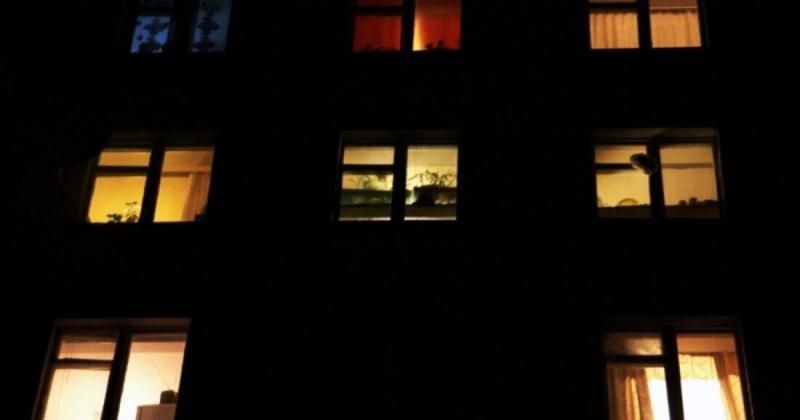 Російські безпілотники вразили енергетичні об'єкти на Сумщині, внаслідок чого без електропостачання залишилися більше 220 тисяч споживачів, - повідомив Зеленський.