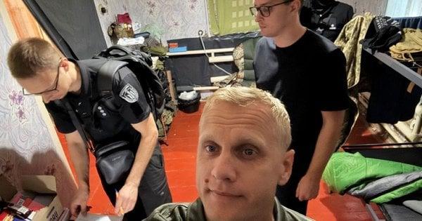 Слідчі Державного бюро розслідувань завітали до Шабуніна на його робоче місце, аби передати нову версію підозри.
