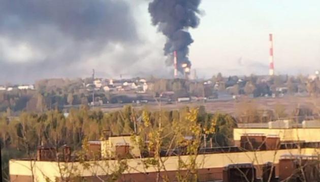 У Ярославлі спалахнув вогонь на одному з найбільших нафтопереробних заводів у Російській Федерації.