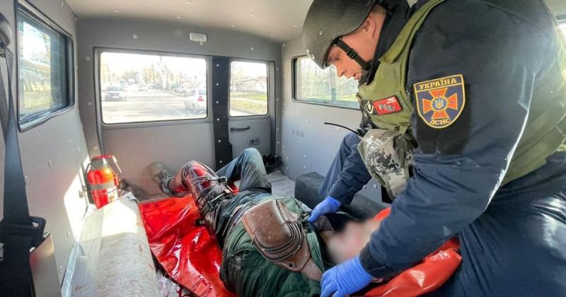 П'ятеро осіб отримали поранення в результаті атаки Росії на Нікополь, один з постраждалих перебуває в критичному стані. ФОТОрепортаж.