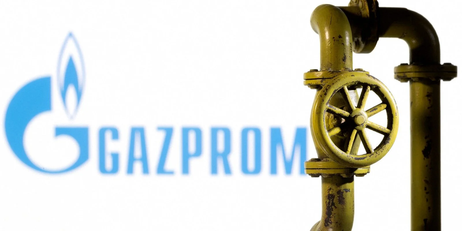 На фоні державних 