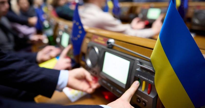 Заробітні плати народних обранців підвищаться: Верховна Рада ухвалила бюджет на 2026 рік.