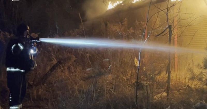 Окупанти здійснили напад на Сумську область: внаслідок атаки загинув чоловік, також відзначено збої в електропостачанні.