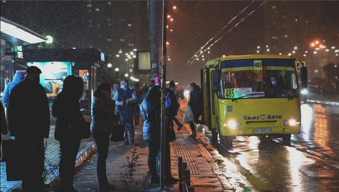 Хто в Україні має право на безкоштовний проїзд у маршрутках - Пенсіонери.