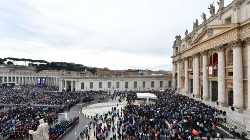 Папа Лев XIV з глибоким сумом спостерігає та підносить молитви за всіх, хто переживає страждання в Україні.