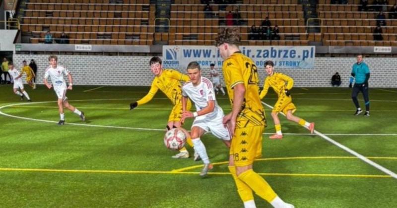 На футбольному турнірі в Польщі українські діти стали жертвами цькування: тренер атакував українських дітей, а гравці вигукували пропагандистські гасла, пов'язані з путінським режимом.