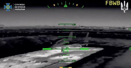 Росія охоплена вогнем: Служба безпеки України атакувала п'ять ворожих аеродромів, в результаті чого було знищено 15 літаків Російської Федерації.