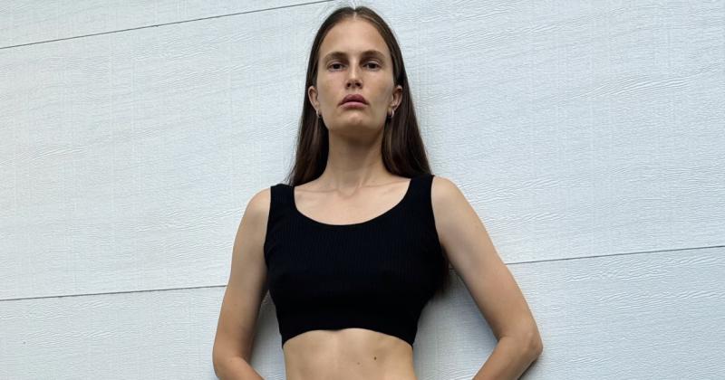 Костромічова продемонструвала знімки без макіяжу та фільтрів, з'явившись на них з оголеним животом.