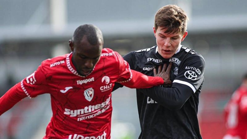 Слюбик розпочав свою кар'єру в Чехії, взявши участь у дербі, де змагалися три українці. Після того, як колишня зірка Руха покинула команду, вона зазнала значних змін. Соболь майже відзначився голом - Футбол24.