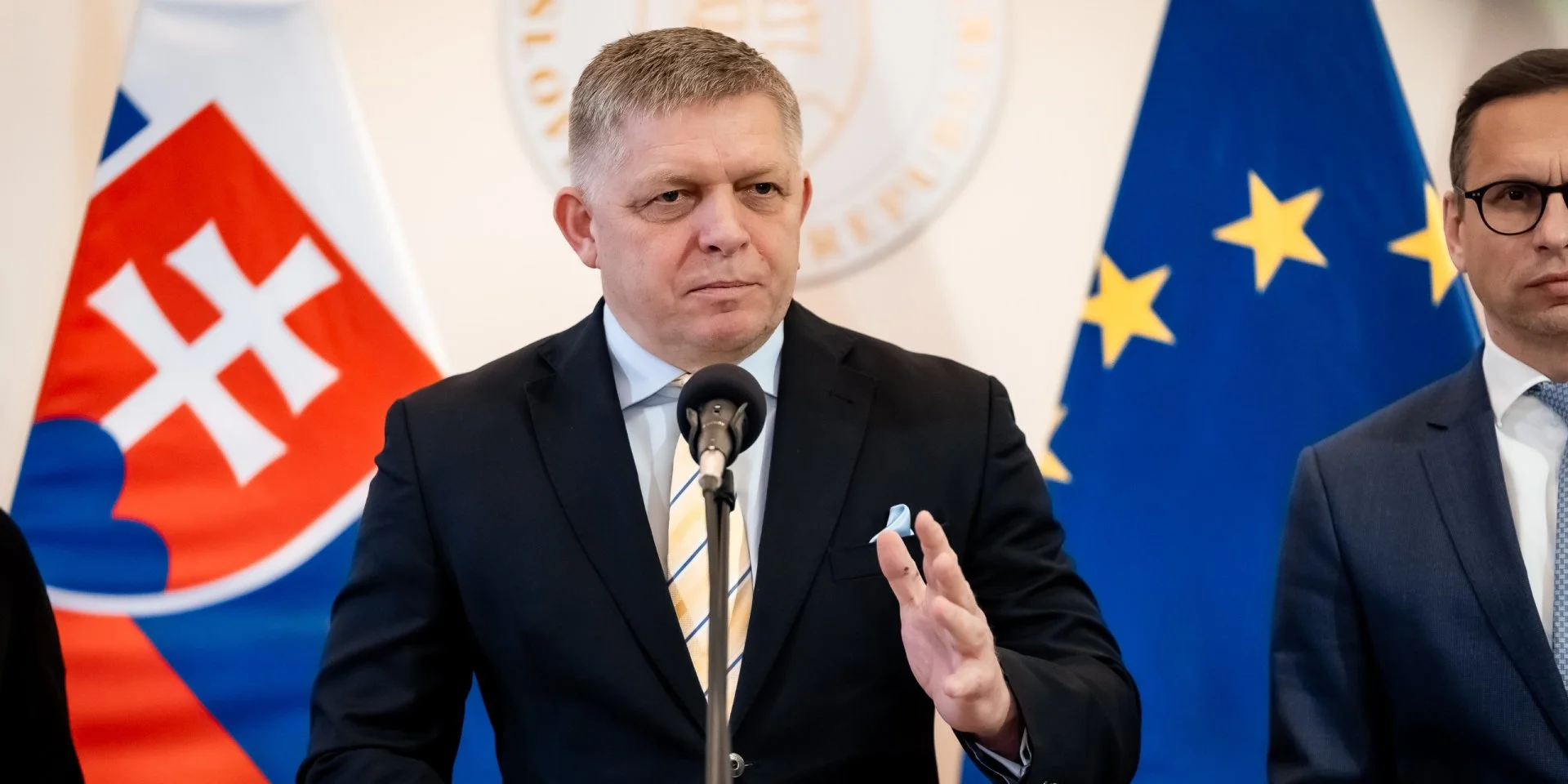 Фіцо та шантаж. Словаччина призупинила постачання дизельного пального та повідомляє про ймовірне припинення експорту електричної енергії в Україну.