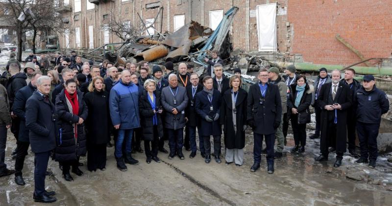 Шмигаль продемонстрував міжнародним союзникам результати тринадцяти ударів Росії по київській ТЕЦ. ФОТОзвіт.