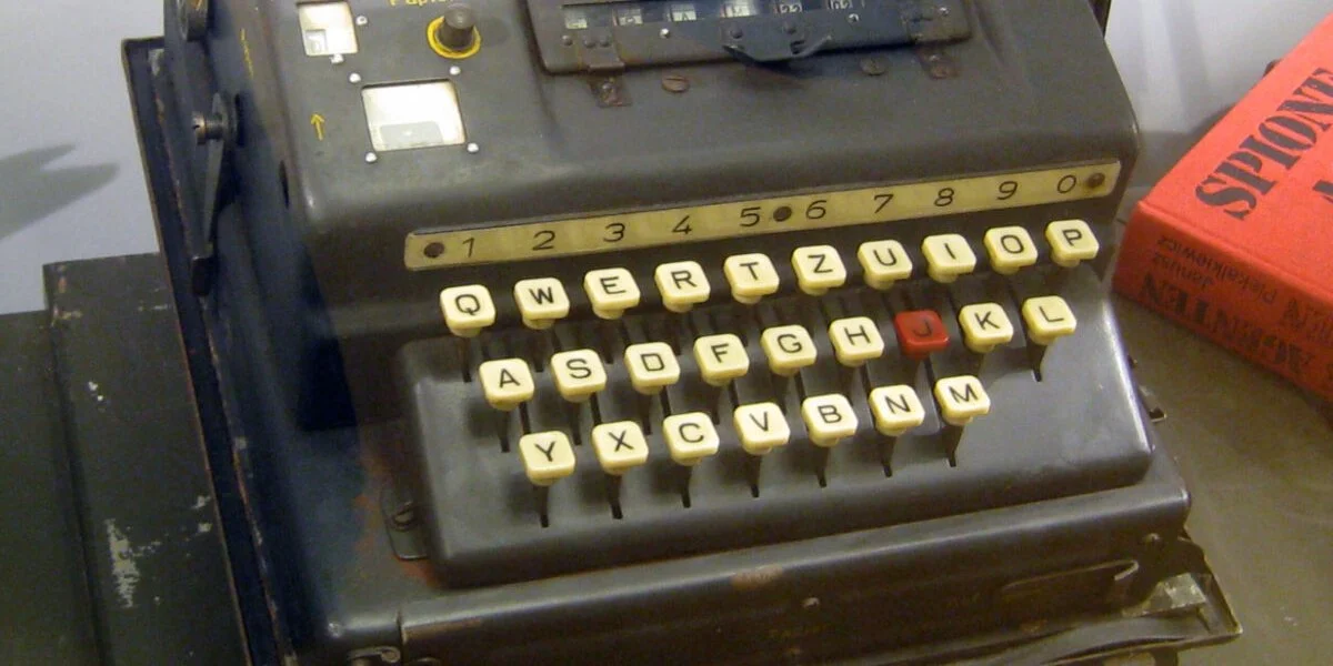 У Празі виявили секретні документи, що містять інструкції до шифрувальної машини Третього Рейху, які вважаються більш досконалими, ніж Енігма.