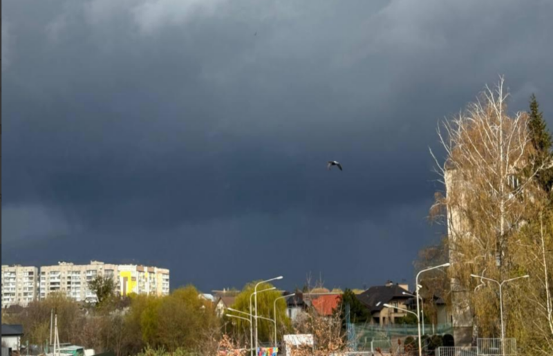 Град та шквальний вітер: стихія завдала шкоди у багатьох регіонах - відеоматеріал.