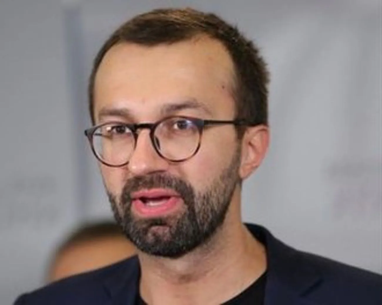 Сергій Лещенко — це особистість, яка привертає увагу.