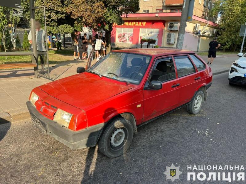 У Львові нетверезий кермувальник збив неповнолітню дівчину.