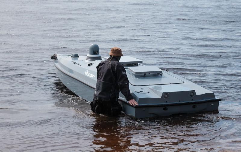 Російські джерела повідомляють про те, що надводні безпілотники завдають ударів по Новоросійську.