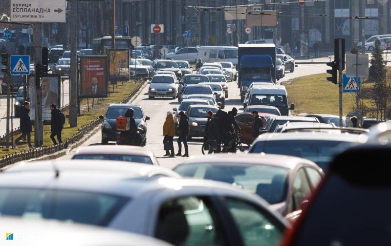 Обмеження на шосе, резервування місць, контроль на кордонах: які нововведення очікують Україну з 1 листопада?