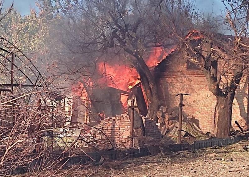 Росія здійснила напад на Дніпропетровську область, що призвело до виникнення пожежі.