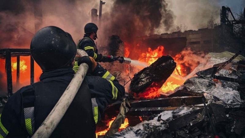 Атака на Київ: у Печерському районі столиці спалахнула пожежа в будівлі, є постраждалі, повідомив Кличко.