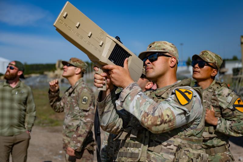 Міністр оборони США затвердив конфіденційну стратегію для боротьби з безпілотниками.