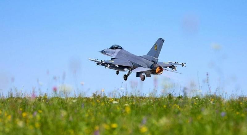 Україна отримала від США комплект послуг для літаків F-16: що він включає?