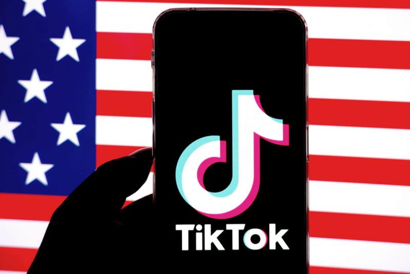 TikTok зупинив свою діяльність у США, а у додатку висловилися до Трампа.