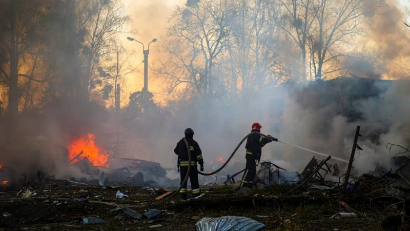 ДСНС озвучила результати нічної агресії Росії в трьох районах Київської області.