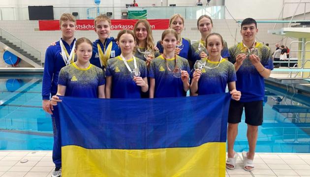Юнацька команда України з водних стрибків здобула перемогу на міжнародному турнірі, що відбувся в Дрездені.