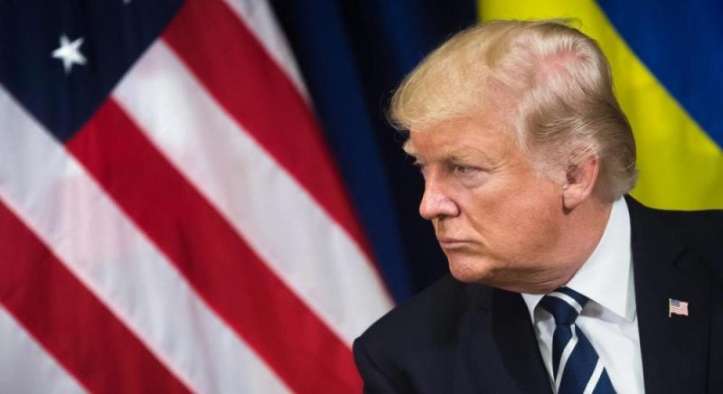 Адміністрація Трампа вперше дала згоду на постачання зброї для України, повідомляє Kyiv Post.