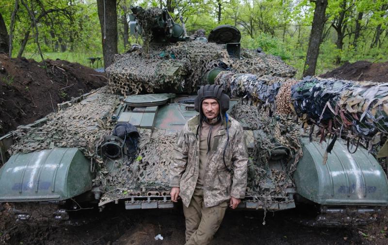 Згідно з інформацією Генерального штабу, за добу російські війська зазнали втрат у кількості 1240 військовослужбовців та приблизно 200 одиниць техніки.