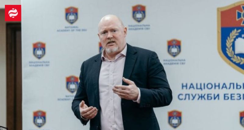 Американський експерт Дікінсон висловив думку, що спілкування Путіна з Трампом забезпечило йому додатковий місяць для стратегічних дій.