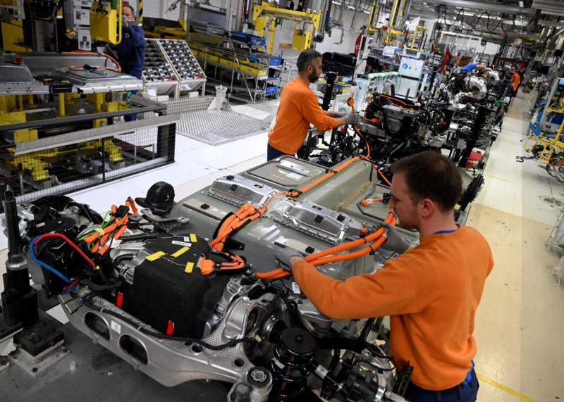 Компанія Volvo повідомила про намір зменшити свій персонал на 3000 працівників.