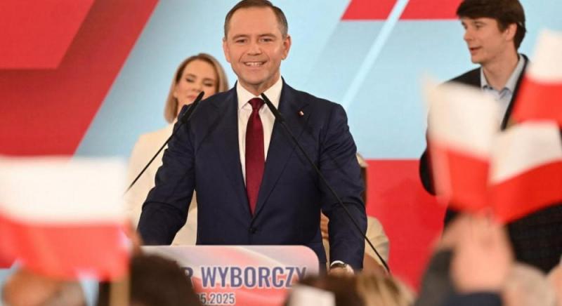 Кароль Навроцький здобув перемогу на президентських виборах у Польщі.