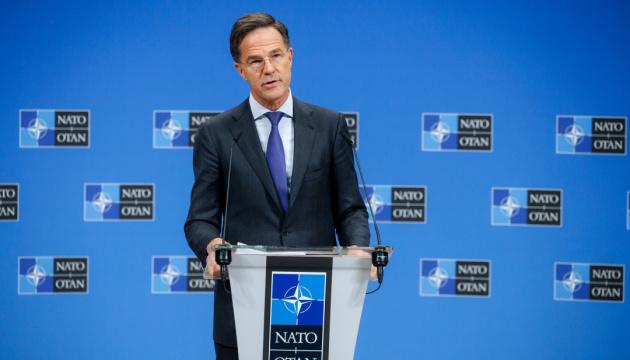 Генеральний секретар НАТО та прем'єр-міністр Канади провели переговори щодо надання допомоги Україні.