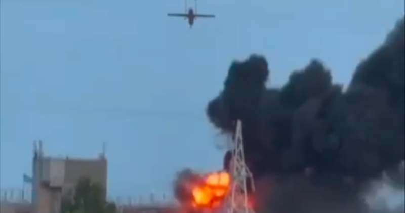 В Росії безпілотники здійснили напад на завод у Чувашії, що спеціалізується на виготовленні електроніки для військових потреб.