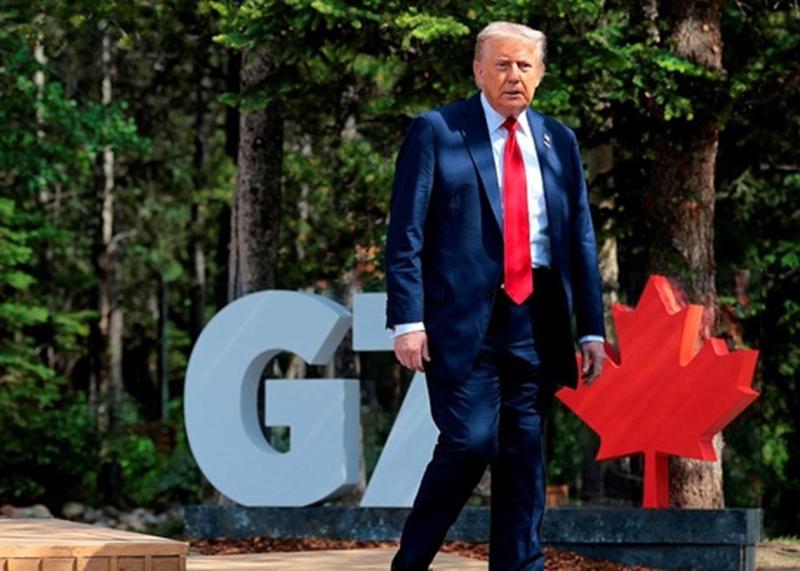 Трамп емоційно прокоментував заяви Макрона про причини свого виходу зі саміту G7.