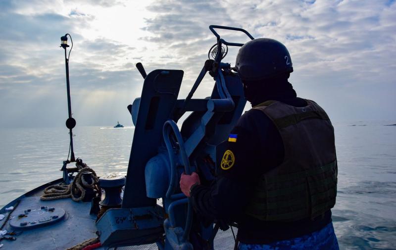 ЗСУ знищили ворожий катер з десантом у Чорному морі (відео)