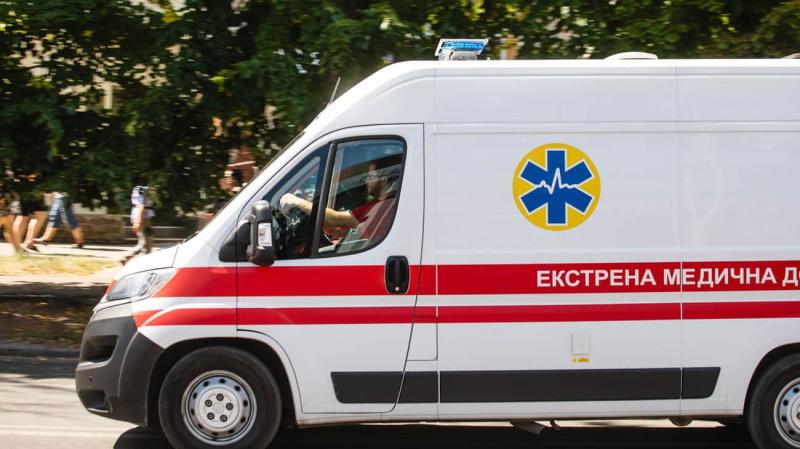 Російські війська здійснили дронову атаку на Антонівку, в результаті якої постраждали троє осіб.