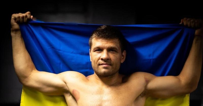 Триумфальне повернення: знаменитий український боксер здолав свого опонента нокаутом (відео)