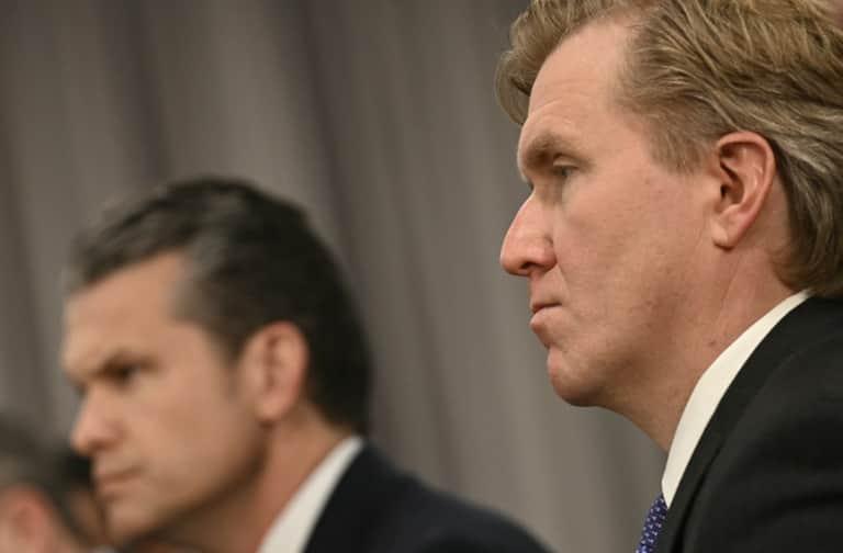 Politico: деякі американські чиновники були здивовані, коли поставки зброї Україні раптово призупинилися.