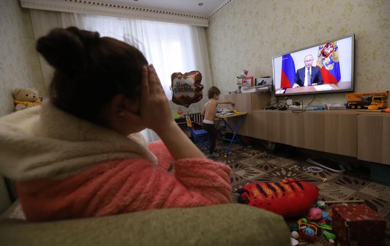Згідно з опитуваннями, 74% росіян підтримують військові дії проти України, в той час як 24% населення висловлюють ідею використання ядерної зброї.