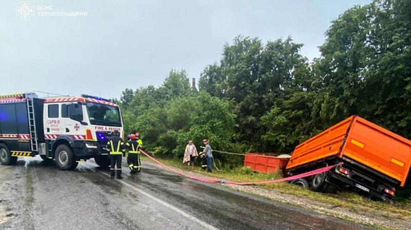 У Тернопільській області внаслідок автомобільної аварії загинули чотири особи.