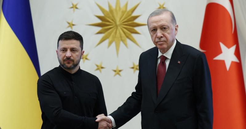 Єрмак та Умєров провели зустріч з Ердоганом, під час якої обговорили питання мирних переговорів між лідерами.