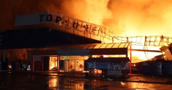 Внаслідок інтенсивного обстрілу Дніпра та прилеглих районів загинуло двоє людей, п’ятеро отримали поранення.