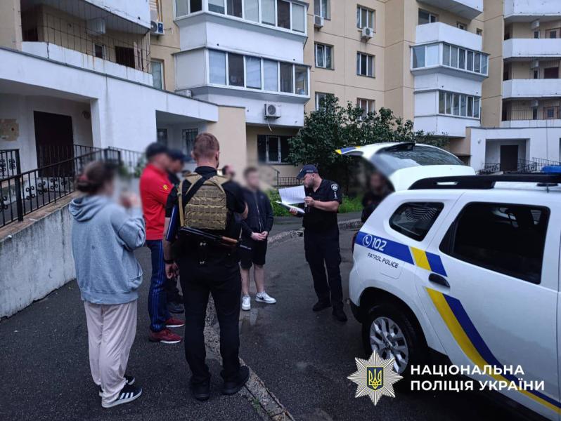 У Києві водій вистрелив в обличчя пішоходу після того, як той зробив зауваження щодо паркування його автомобіля.