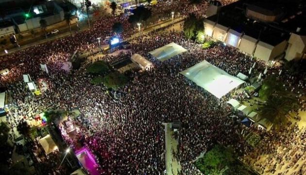В Ізраїлі відбулися масові протести, в яких взяли участь десятки тисяч людей, виступаючи проти урядового плану щодо захоплення міста Газа.