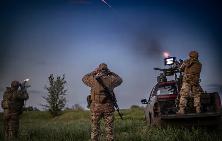 Одного разу, кмітлива українська армія опинилася у пастці радянської системи ухвалення рішень, і військові вимагають реформ. -- WSJ