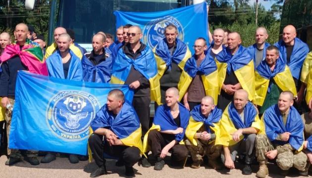 Служба безпеки України представила унікальні відеоматеріали з процесу обміну військовополоненими.
