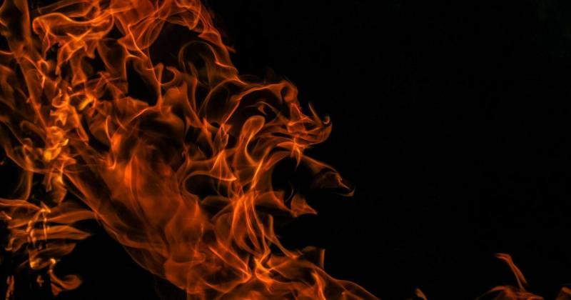 У Севастополі лунають вибухи, і спалахнула пожежа: район Фіолента та Козачки охоплений вогнем у окупантів.